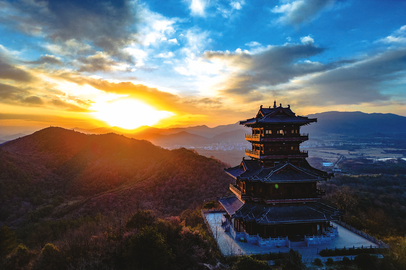 山水楼台沐晨晖