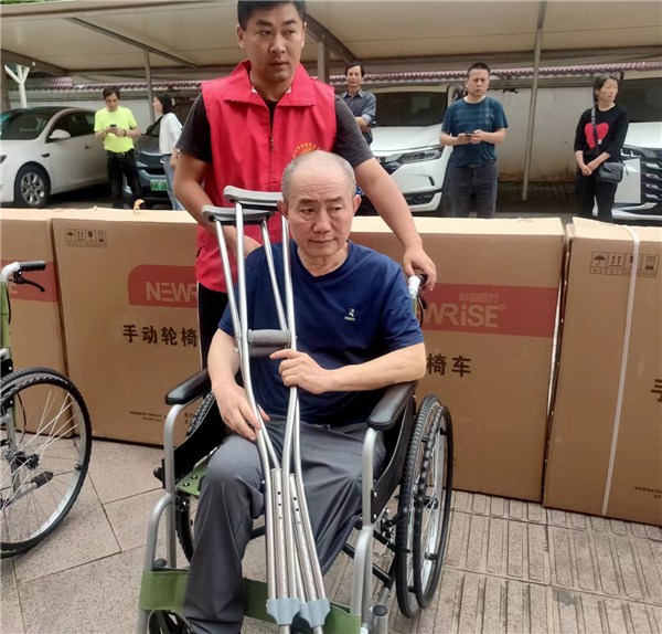 轮椅的分类有哪些市残联举行“爱心助行”轮椅发放仪式_https://www.jmylbn.com_新闻资讯_第2张